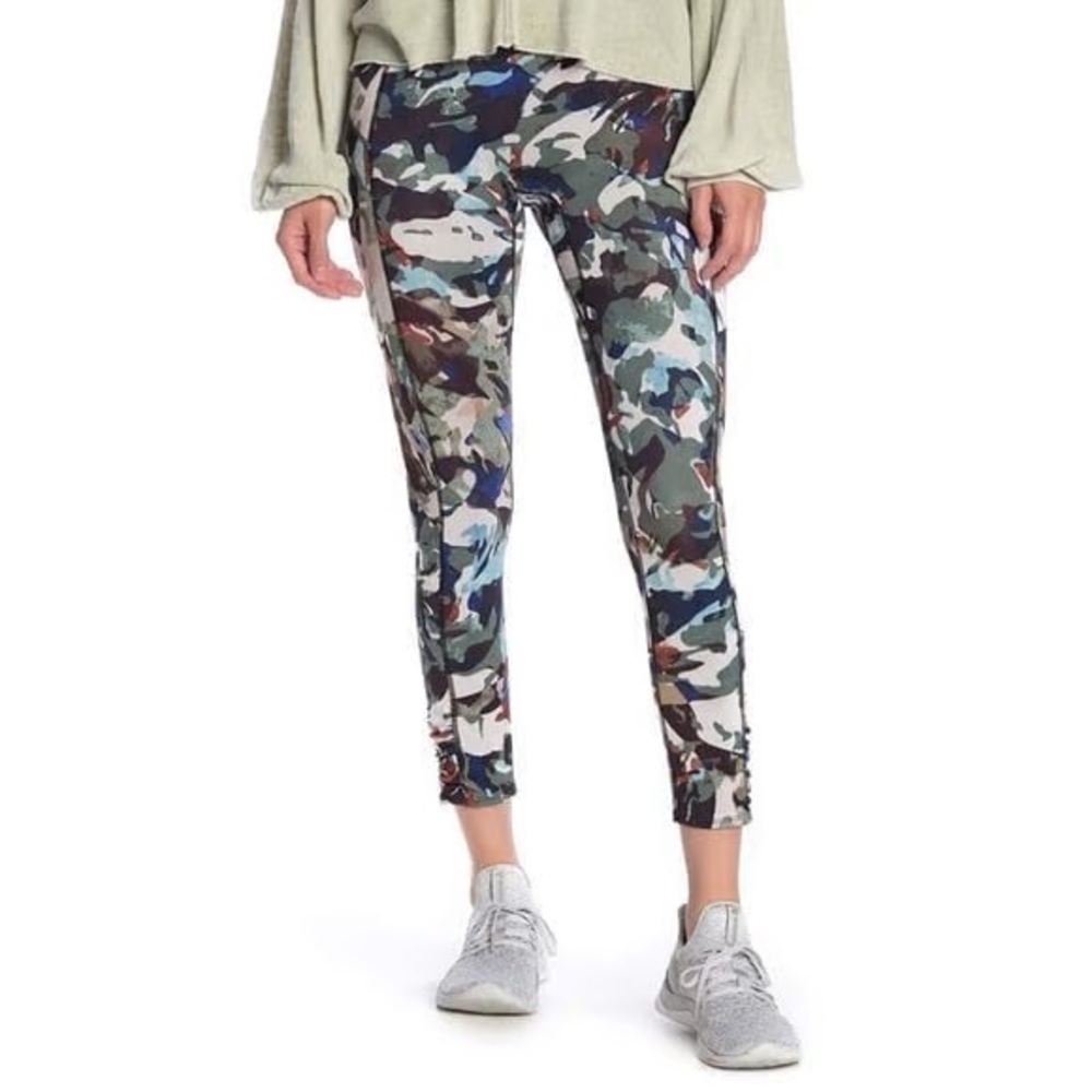 Free People movement Guinevere camouflage 7/8 leggings sz med